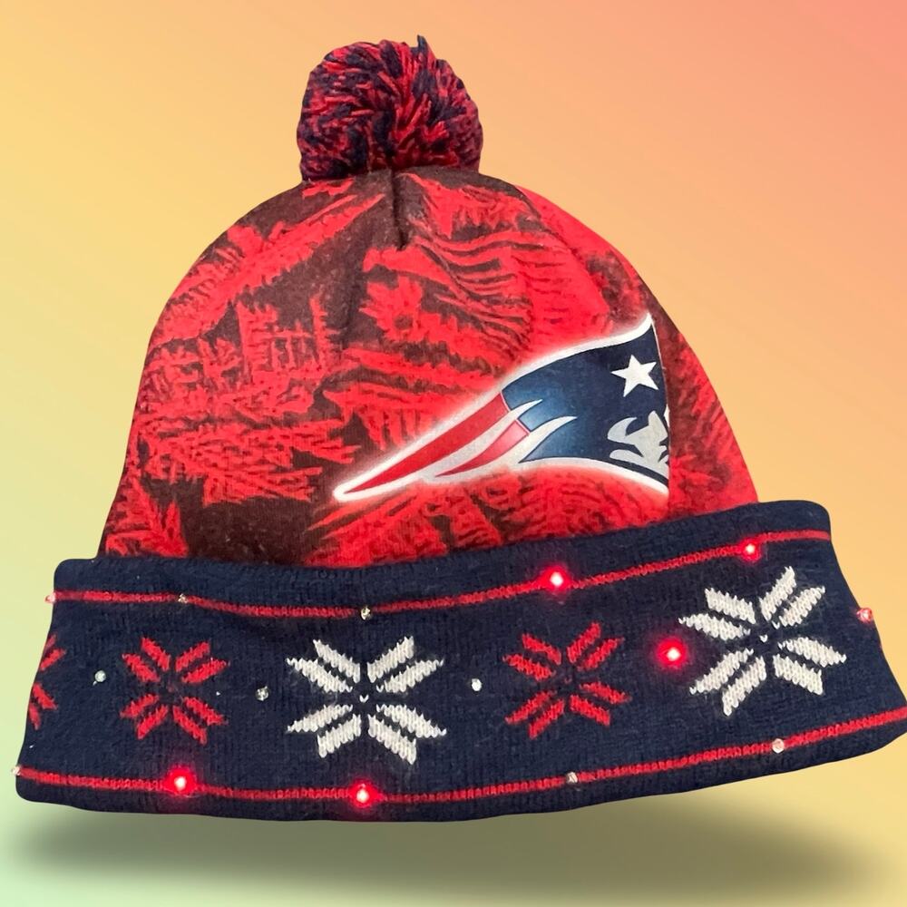 FOCO New England Patriots Light Up Beanie Snowflake Winter Pom Knit Hat NFL